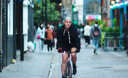 Embajadora Sensibio Charlotte - Mensajera en bicicleta