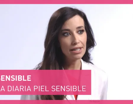 La piel sensible a intolerante no es capaz de desempeñar su papel de barrera protectora frente a los agentes irritantes. Maquillaje, eliminación del maquillaje, contaminación, factores estresantes externos: la piel está debilitada y con tirantez día y noche. La piel sensible se expresa a través de sensaciones como calor, malestar y enrojecimiento localizado o diseminado. Se deshidrata fácilmente y la sequedad resultante mantiene esa fragilidad y provoca sensación desagradable de tirantez. La sensibilidad de