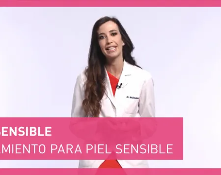 La solución de BIODERMA: Sensibio, una gama específica para las pieles sensibles. Más allá de la icónica agua micelar Sensibio H2O, limpiadora y desmaquillante para pieles sensibles, la gama incluye productos de higiene y de cuidado recomendados por los dermatólogos: cuidado del rostro con piel sensible, cuidado antienrojecimiento (disponible en crema o BB cream)… ¡Elija la rutina que se adapte a su piel!